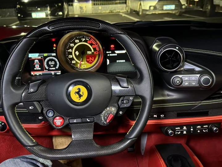 Фото 6 - Ferrari F8