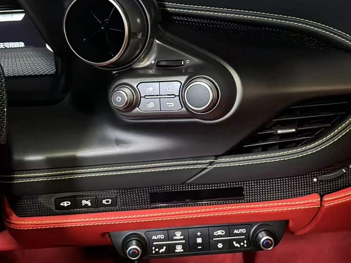 Фото 7 - Ferrari F8