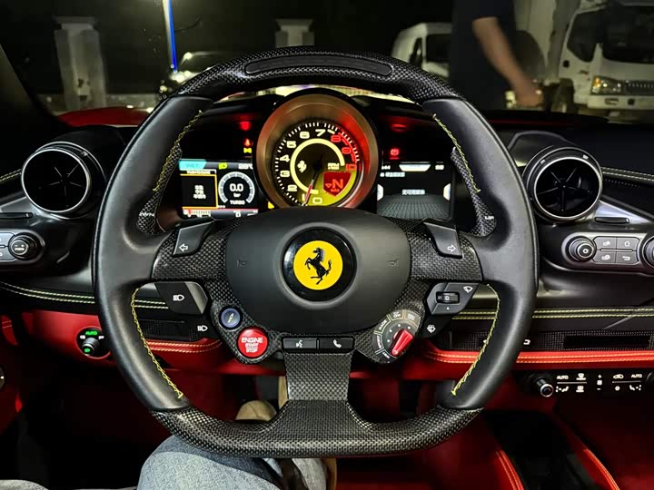 Фото 8 - Ferrari F8