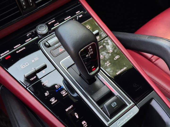 Фото 8 - Porsche Cayenne