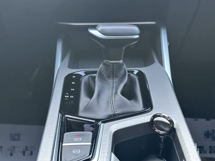 Фото 17 - Geely Emgrand