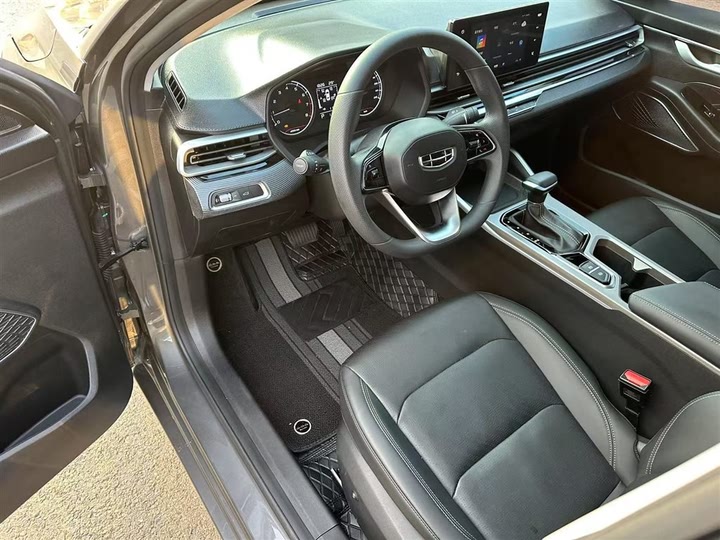 Фото 18 - Geely Emgrand