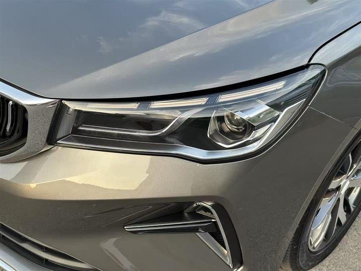 Фото 7 - Geely Emgrand