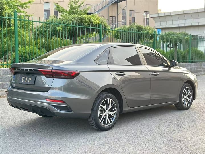 Фото 9 - Geely Emgrand