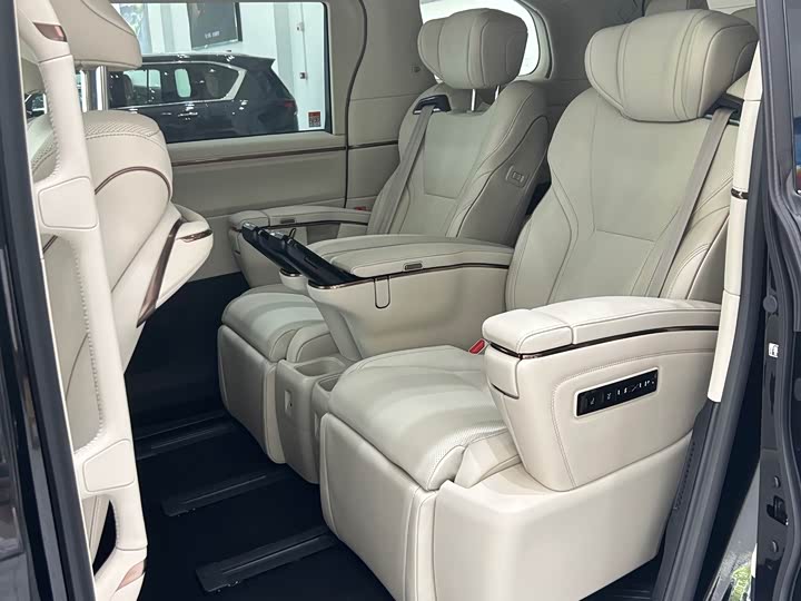 Фото 18 - Toyota Alphard