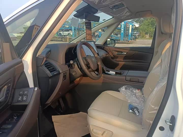 Фото 3 - Toyota Alphard