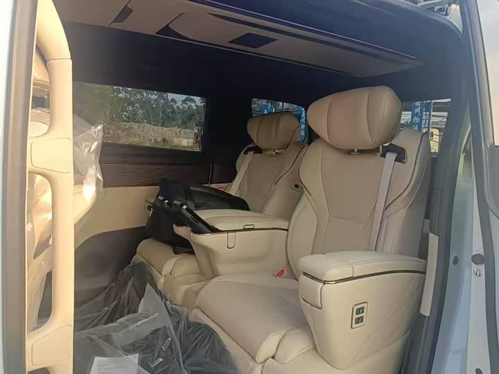 Фото 4 - Toyota Alphard