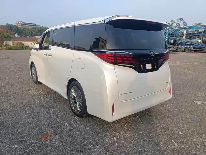 Фото 5 - Toyota Alphard