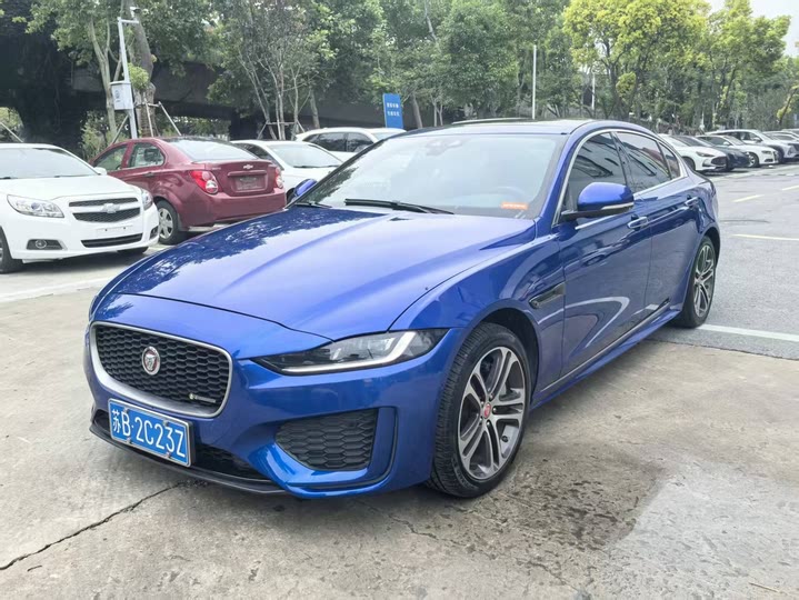 Фото 1 - Jaguar XE L