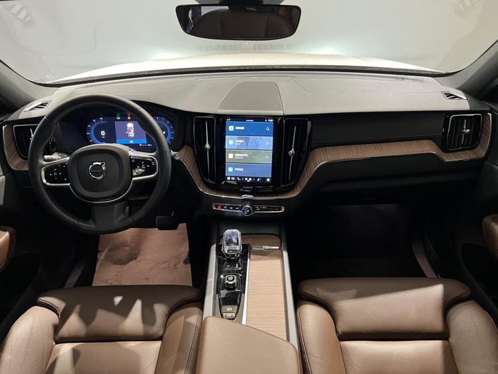 Фото 8 - Volvo XC60