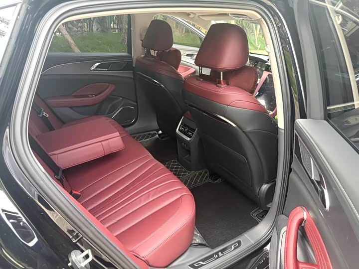 Фото 6 - Hongqi H5