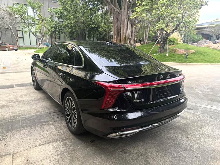 Фото 7 - Hongqi H5