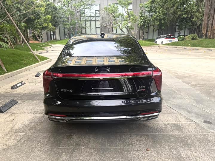 Фото 8 - Hongqi H5