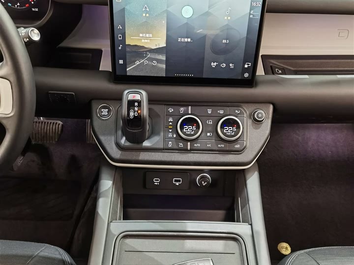 Фото 14 - Land Rover Defender