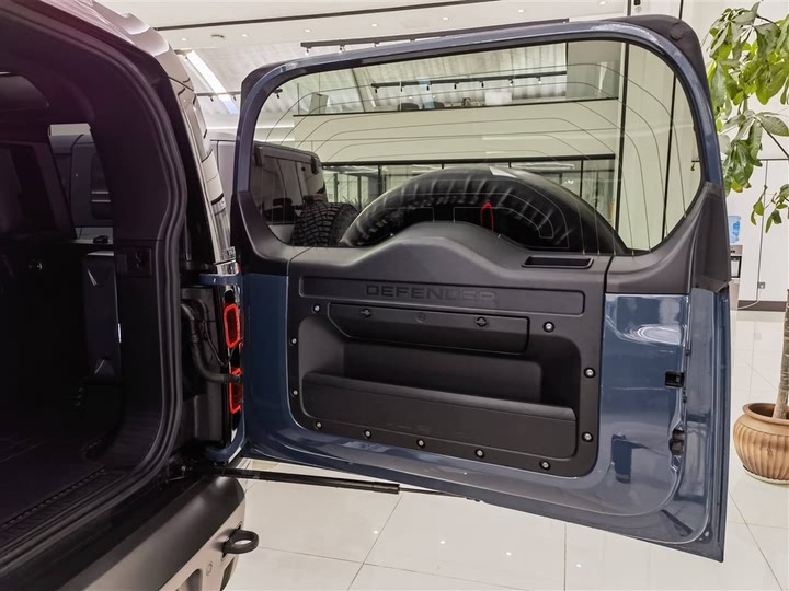 Фото 18 - Land Rover Defender