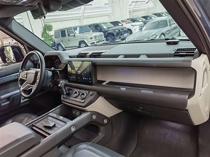 Фото 19 - Land Rover Defender