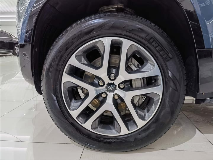 Фото 7 - Land Rover Defender