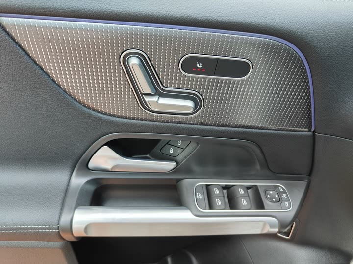 Фото 13 - Mercedes-Benz GLB-Class