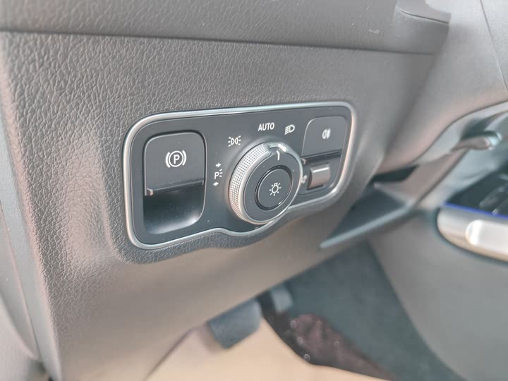 Фото 15 - Mercedes-Benz GLB-Class