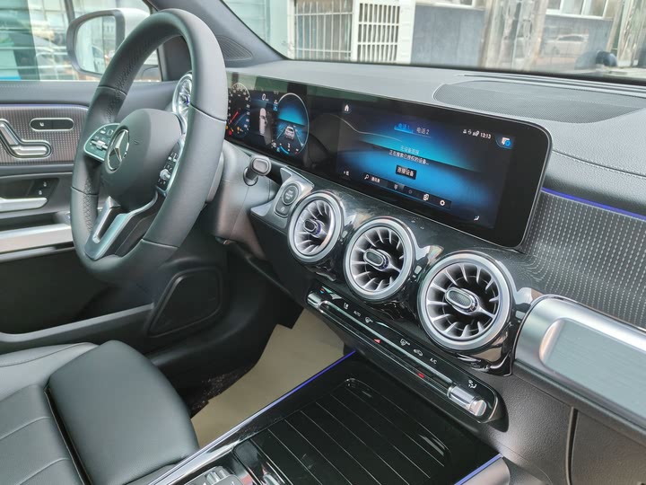 Фото 18 - Mercedes-Benz GLB-Class