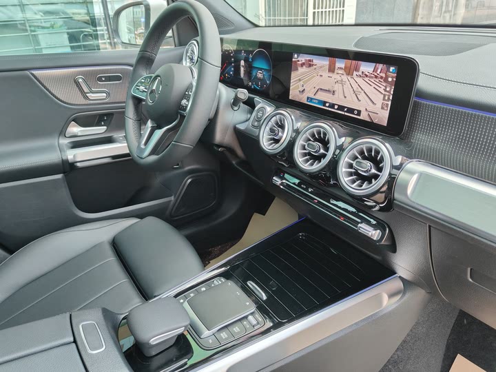 Фото 19 - Mercedes-Benz GLB-Class