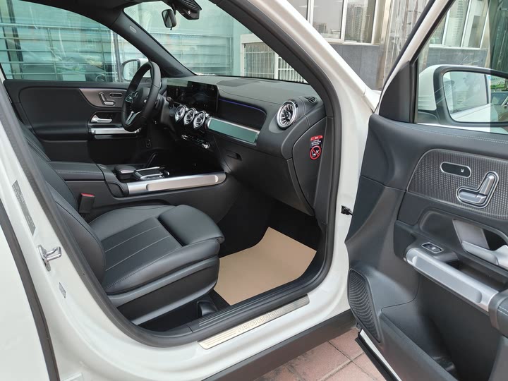 Фото 20 - Mercedes-Benz GLB-Class