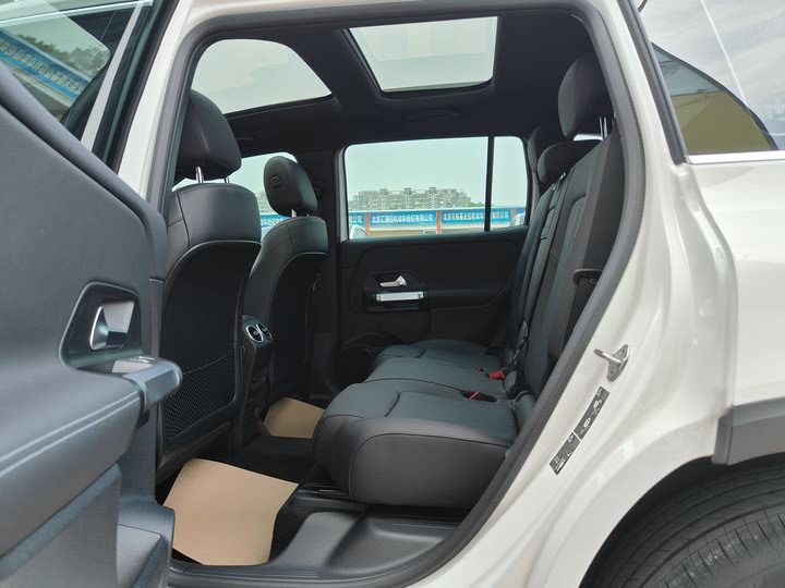 Фото 21 - Mercedes-Benz GLB-Class