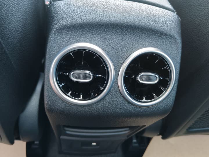 Фото 22 - Mercedes-Benz GLB-Class