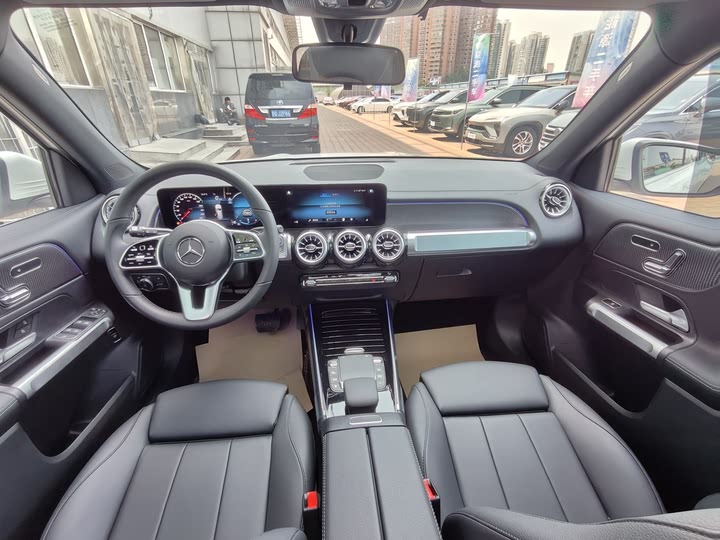 Фото 9 - Mercedes-Benz GLB-Class