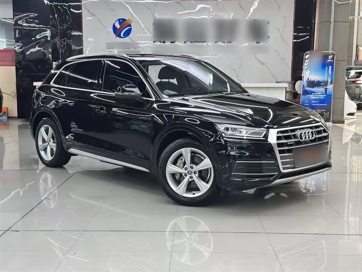 Фото 11 - Audi Q5L