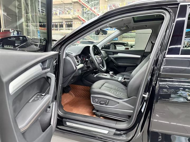 Фото 12 - Audi Q5L