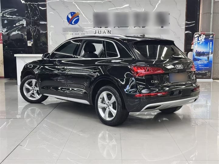 Фото 13 - Audi Q5L