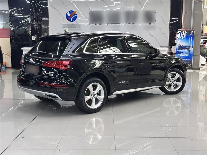 Фото 15 - Audi Q5L