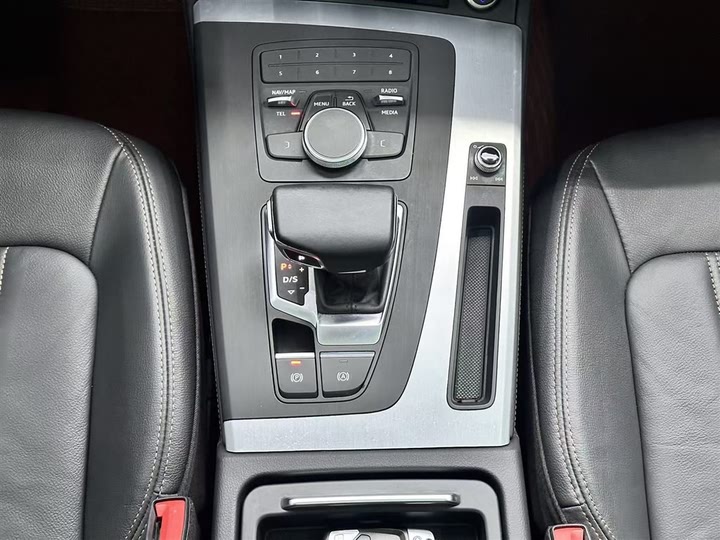 Фото 19 - Audi Q5L