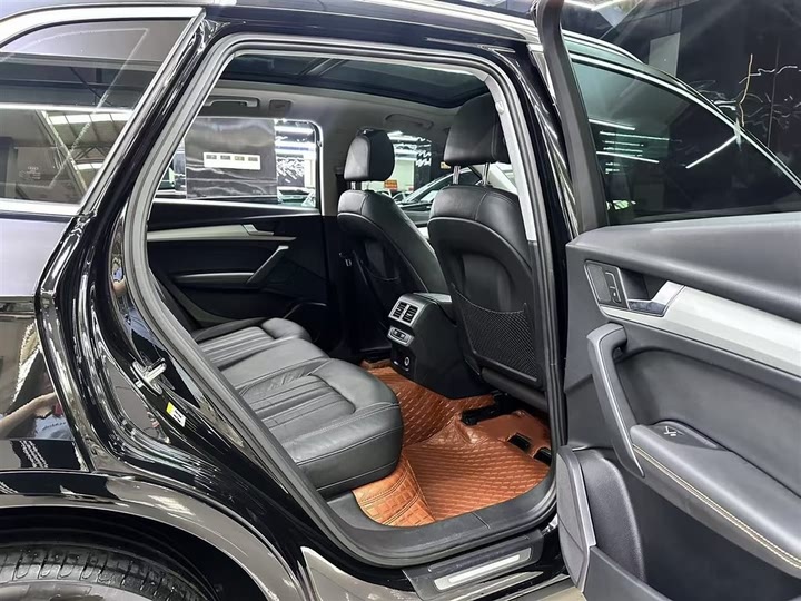 Фото 2 - Audi Q5L