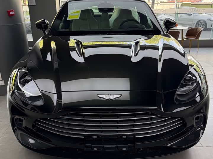 Фото 1 - Aston Martin DBX