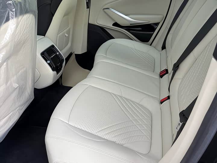 Фото 4 - Aston Martin DBX