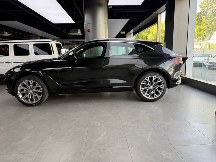 Фото 8 - Aston Martin DBX
