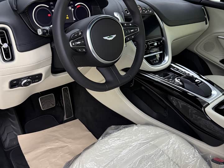 Фото 9 - Aston Martin DBX
