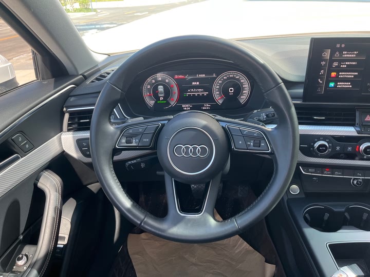 Фото 11 - Audi A4L