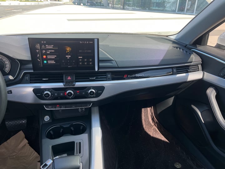 Фото 12 - Audi A4L