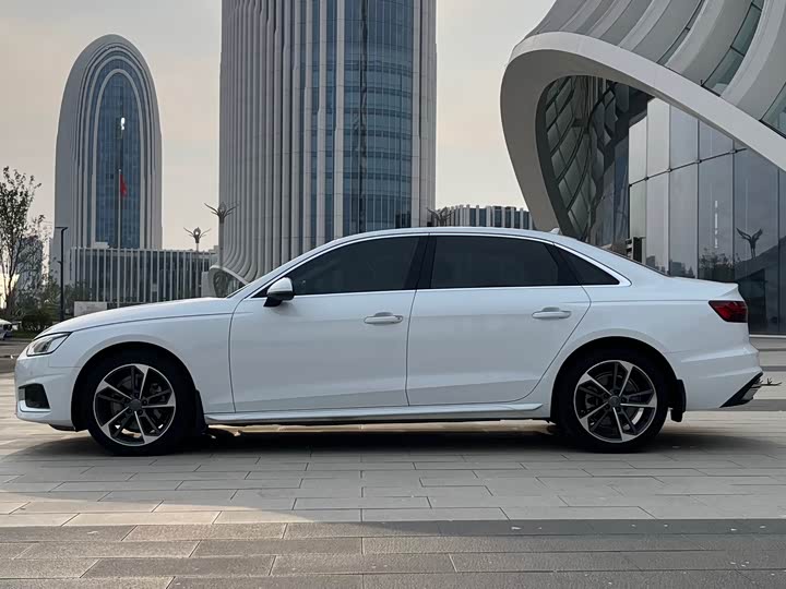 Фото 3 - Audi A4L