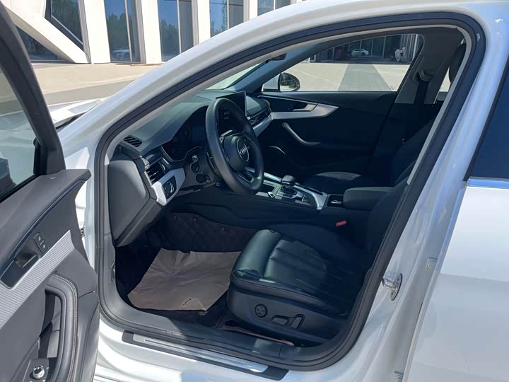 Фото 6 - Audi A4L