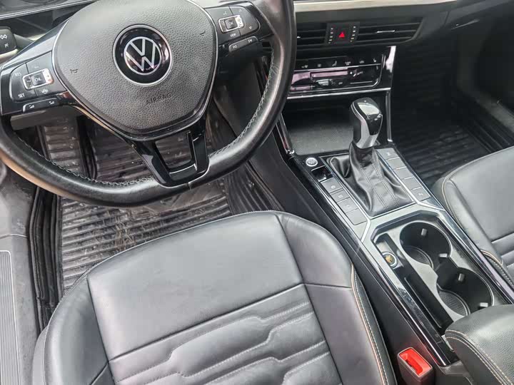 Фото 8 - Volkswagen Passat
