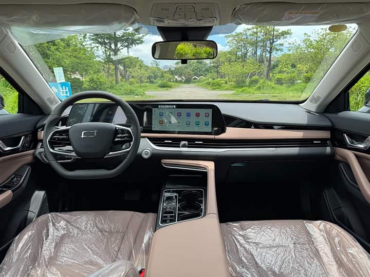 Фото 12 - Bestune B70