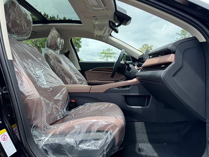 Фото 13 - Bestune B70