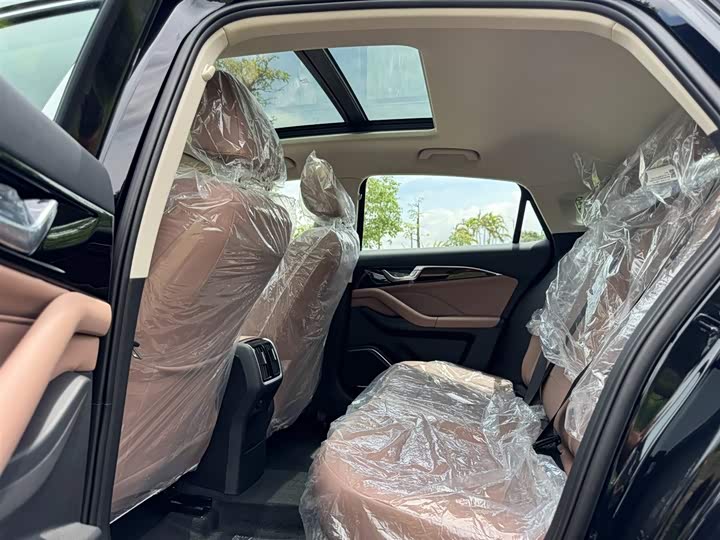 Фото 14 - Bestune B70