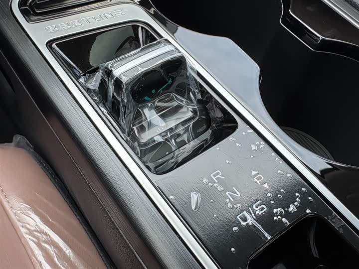 Фото 21 - Bestune B70