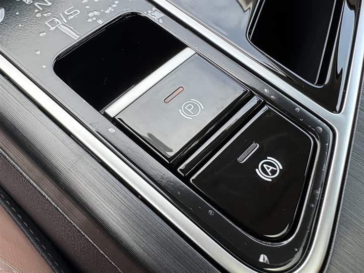 Фото 23 - Bestune B70