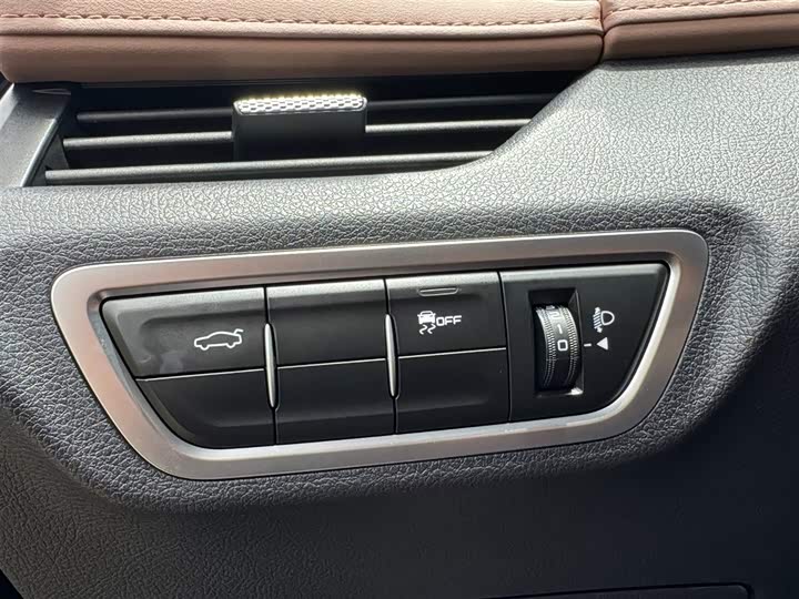 Фото 31 - Bestune B70